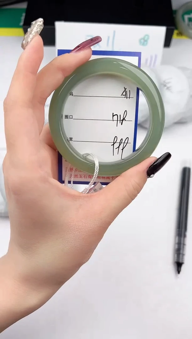 未镶嵌手镯和田玉11颜色微差无瑕疵