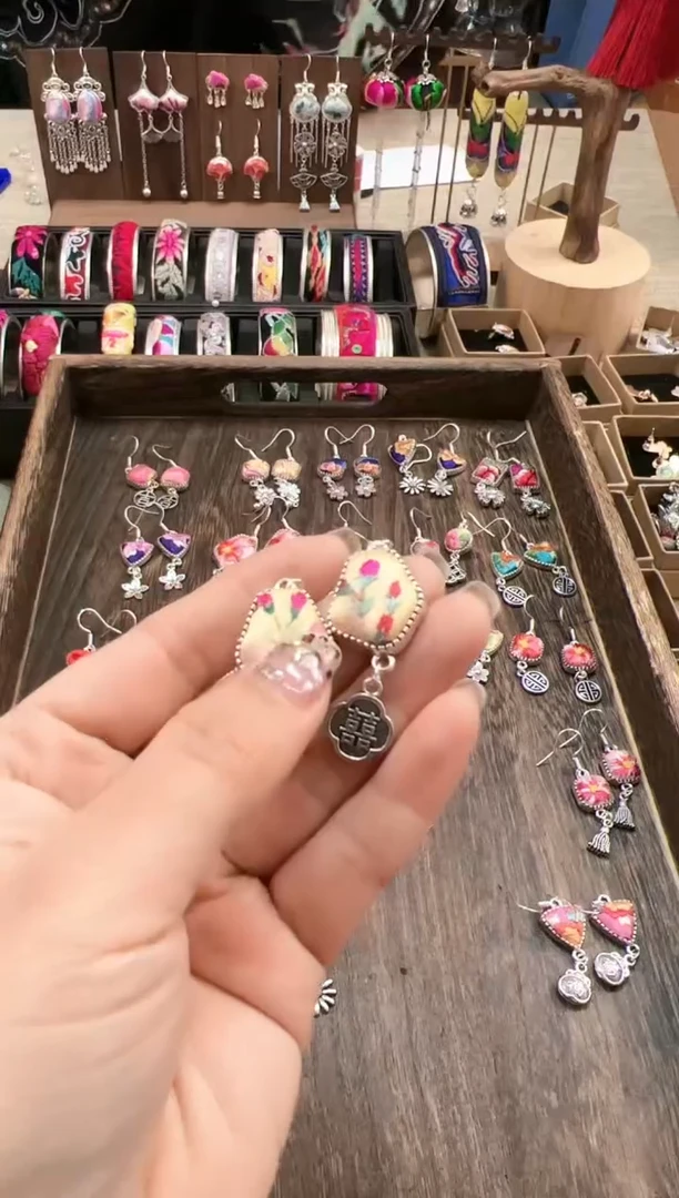 【闪购商品】织绣民族风老绣饰品191