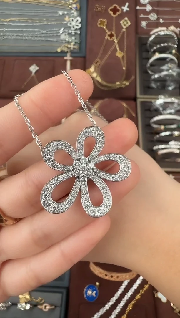 【闪购商品】实验室培育钻石项链铂Pt950镶嵌大花项链【12.5克以上】