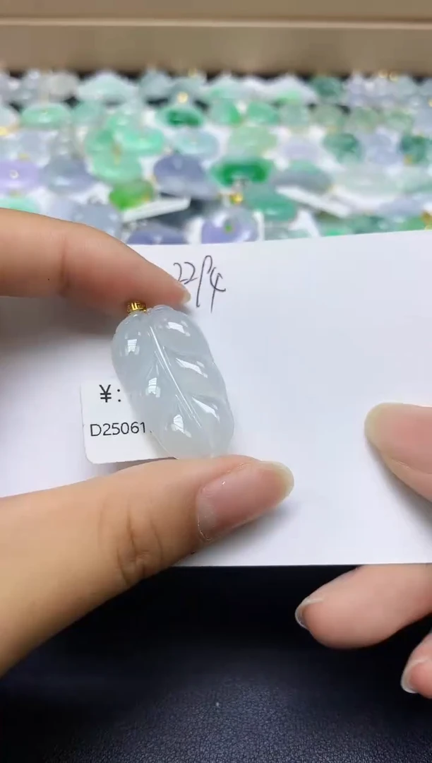 翡翠18K金镶嵌颈饰 天然缅甸翡翠A货