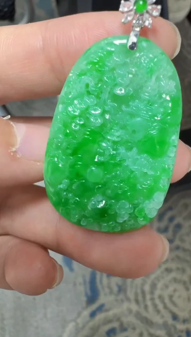 【闪购商品】翡翠颈饰18K金镶嵌缅甸翡翠A货吊坠