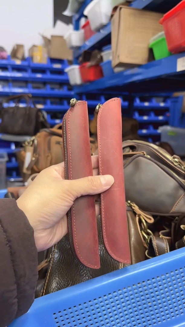 红色疯马牛皮小笔袋两个