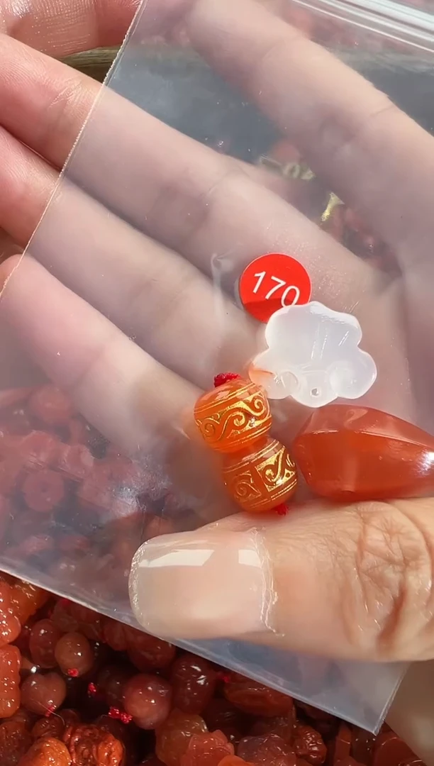 颈饰未镶嵌南红玛瑙1