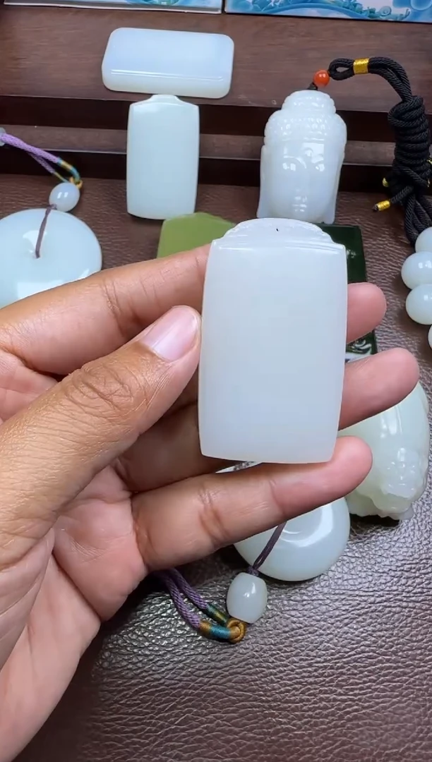 未镶嵌和田玉挂件和田玉挂件