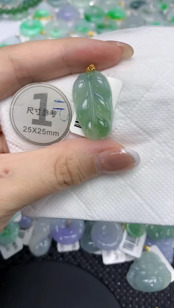 颈饰18K金镶嵌翡翠111111111