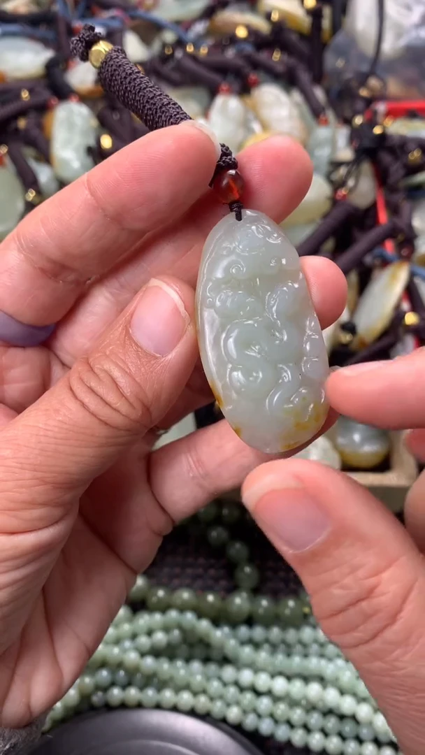 【闪购商品】和田玉颈饰未镶嵌多样性发货没有证书拍一发一有瑕