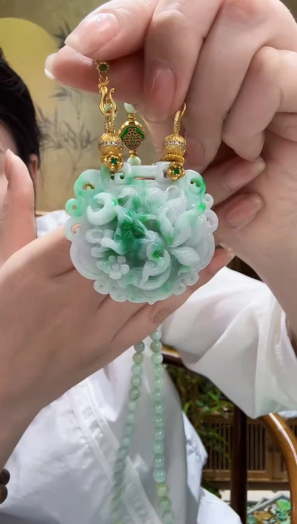 颈饰未镶嵌翡翠吊坠