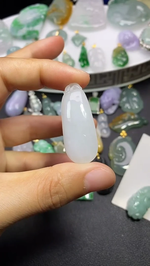 颈饰未镶嵌翡翠吊坠