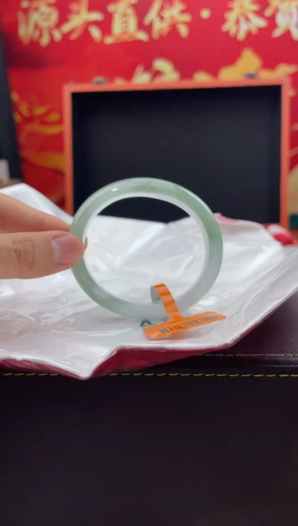 【闪购商品】翡翠手镯未镶嵌18翡翠手镯