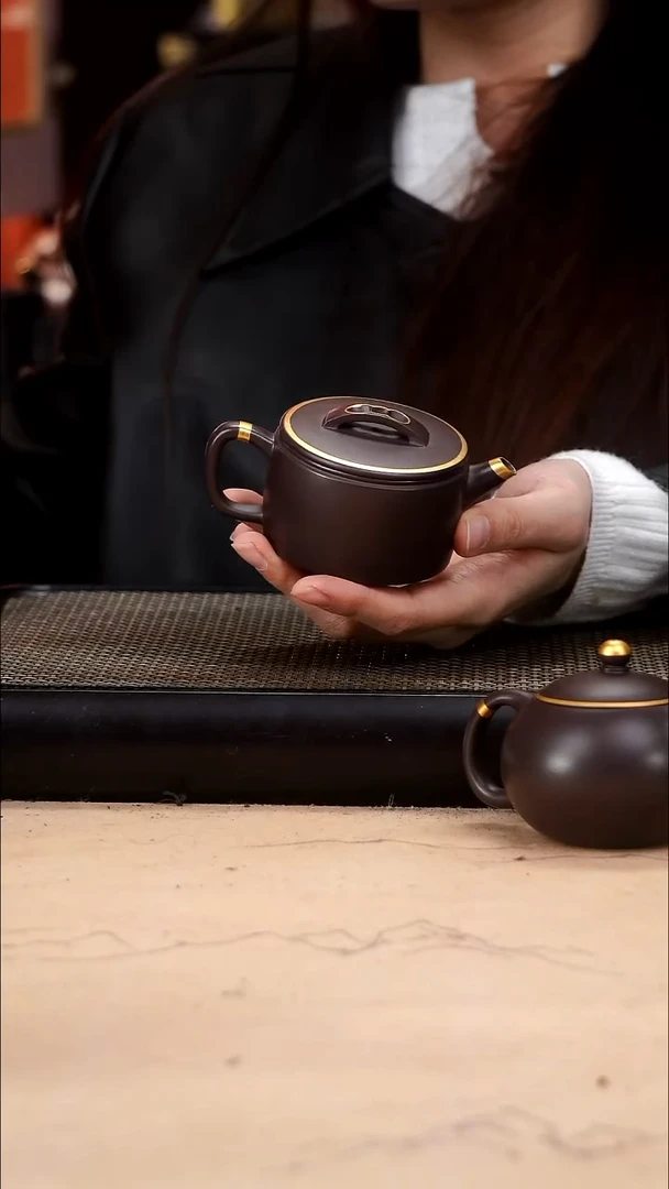 茶壶紫砂四号井茄皮紫泥描金欢喜平底小汉瓦130cc