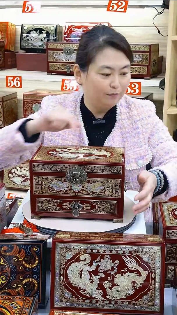 潇**歇23酒红千层漆铜丝贝壳镶嵌凤戏牡丹宠粉价