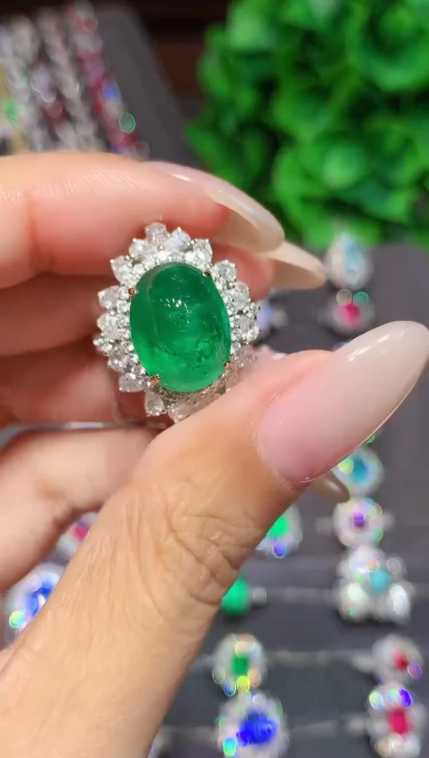 18K金镶嵌戒指祖母绿8CT