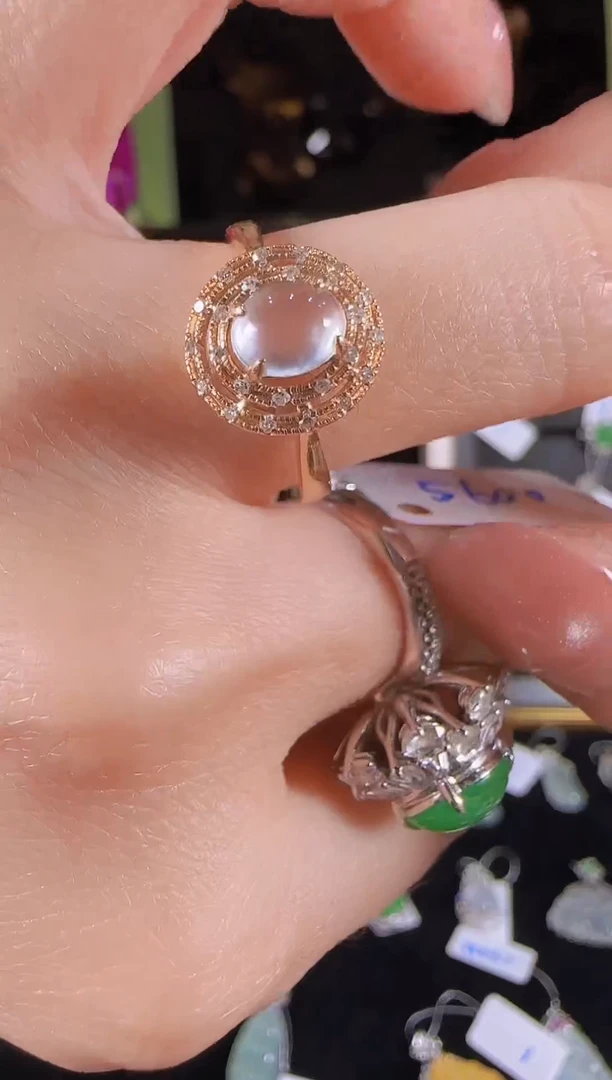 【闪购商品】翡翠吊坠(不含链)18K金镶嵌玻璃种蛋面