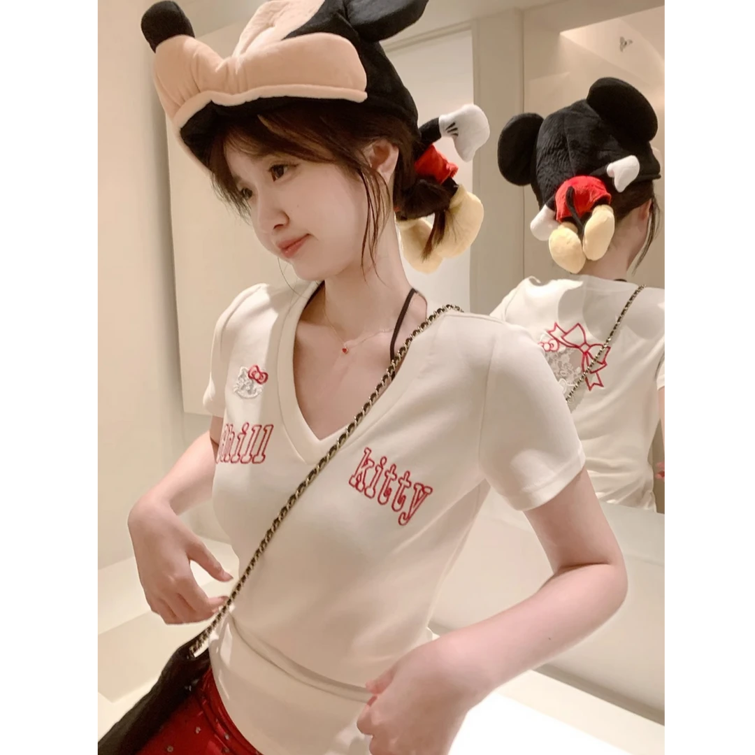 甜辣妹可爱kitty刺绣V领短袖t恤女夏季小众设计收腰修身显瘦上衣