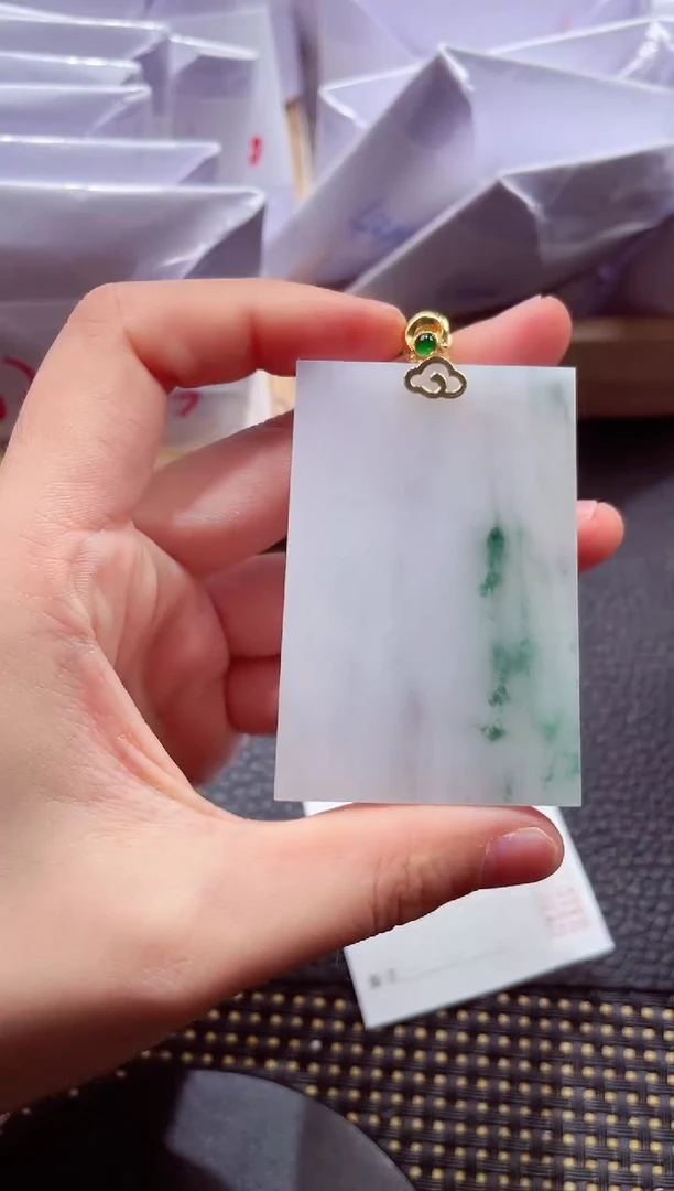 颈饰18K金镶嵌翡翠 000111