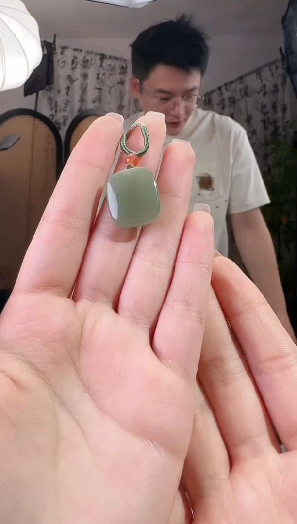 和田玉未镶嵌颈饰无事牌