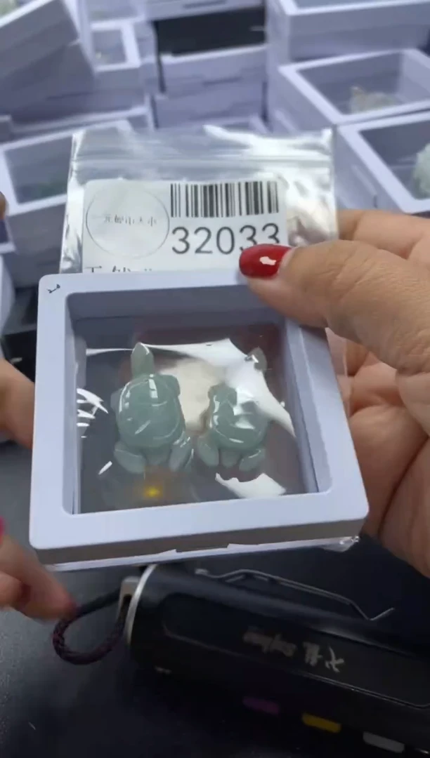 【闪购商品】翡翠吊坠(不含链)未镶嵌32033