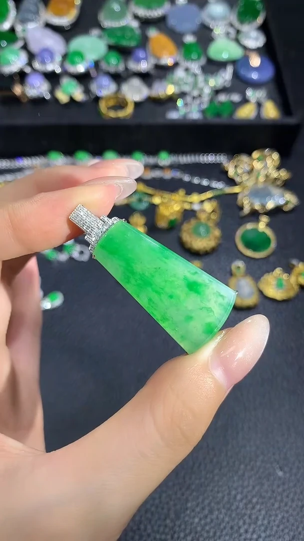 翡翠18K金镶嵌吊坠(不含链)10吊坠不含链