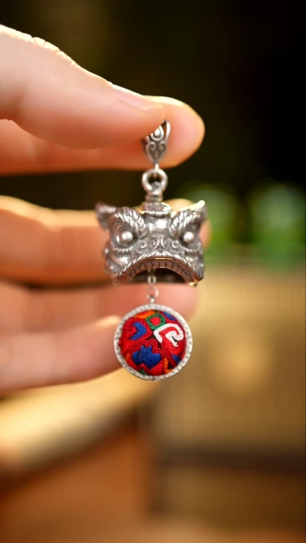 刺绣私人定制苗族手工Q864