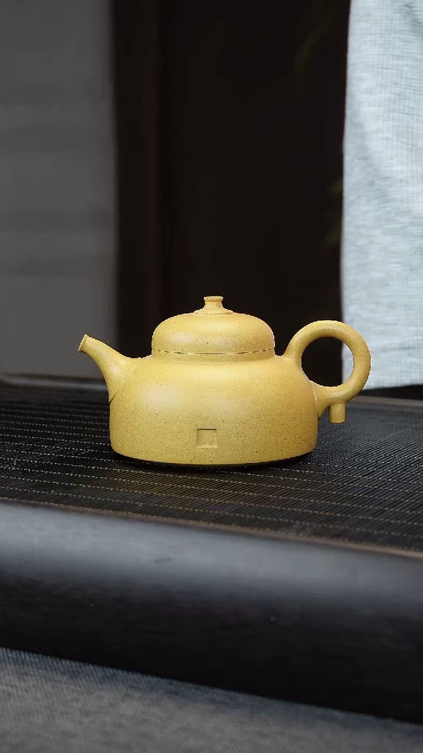 茶壶紫砂番****壶瑕疵的 黄段 创新圆壶