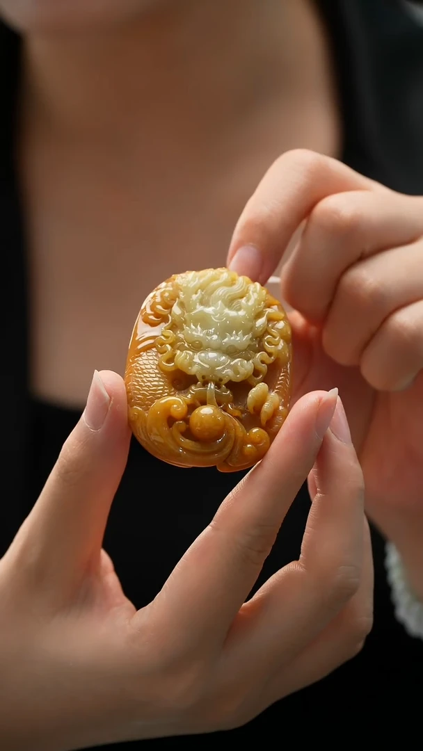 颈饰未镶嵌翡翠龙牌