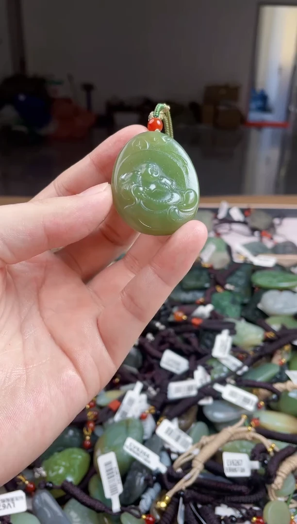 颈饰未镶嵌和田玉1