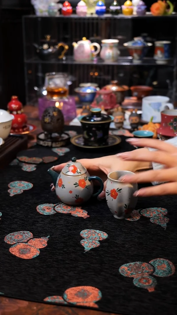 【孤品】手绘小红花龙蛋壶+1杯