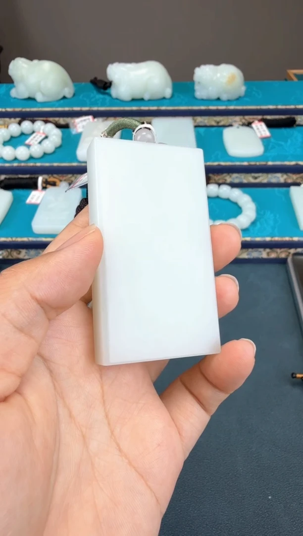 和田玉未镶嵌颈饰1