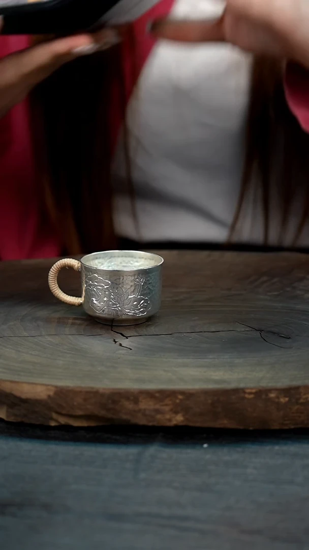 【闪购商品】手工锤纹银荷花杯