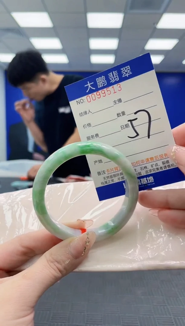 翡翠手镯未镶嵌AAAAAAAA