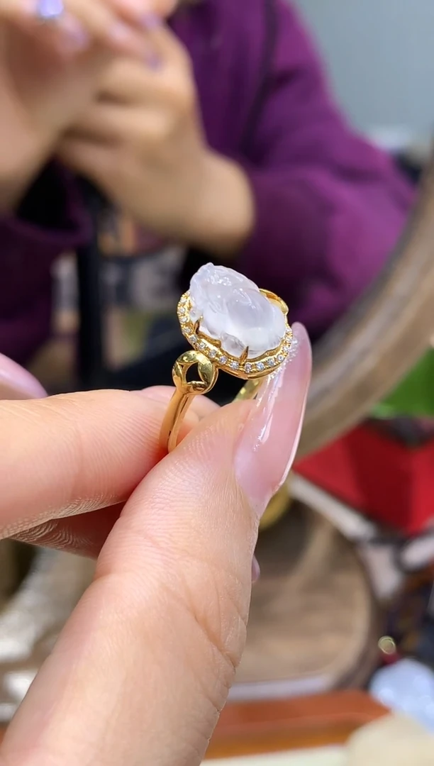 18K金镶嵌挂件翡翠貔貅戒指