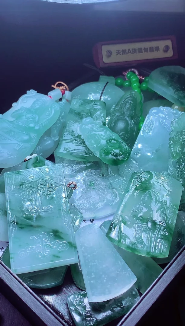 未镶嵌定制翡翠K***?翡翠毛货定制
