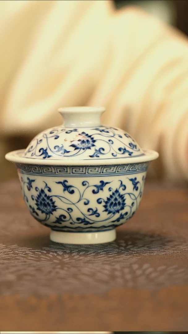 中式仿明青花缠枝莲小盖碗+