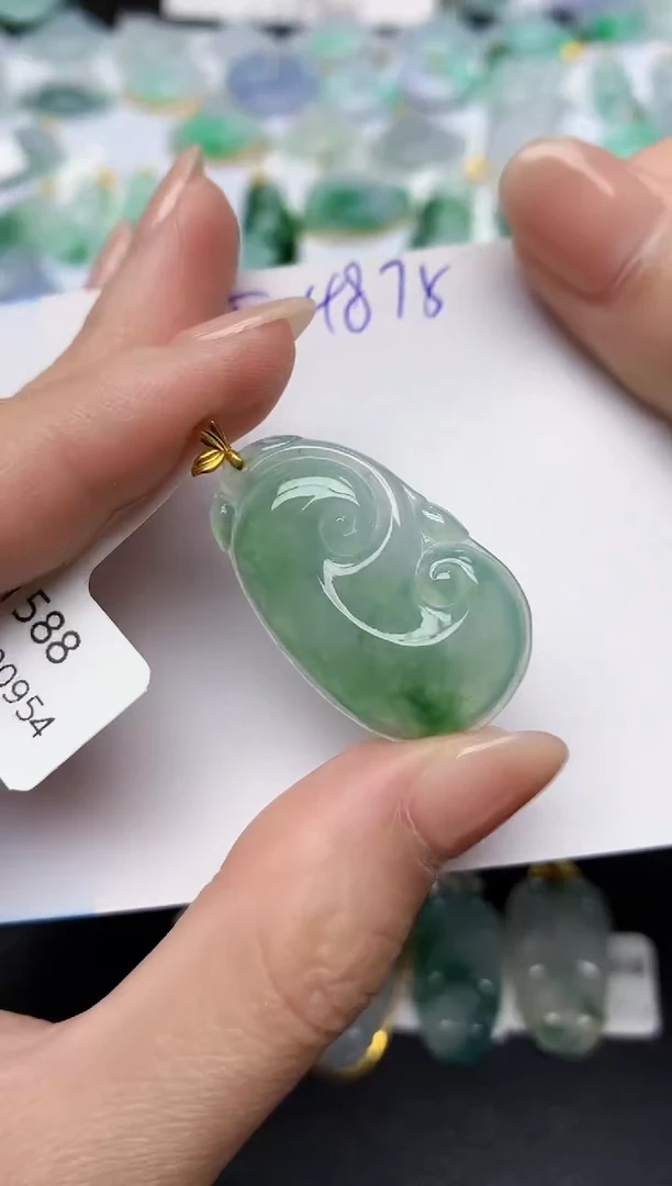 颈饰18K金镶嵌翡翠 天然缅甸A货翡翠百元以上9元证书费自理