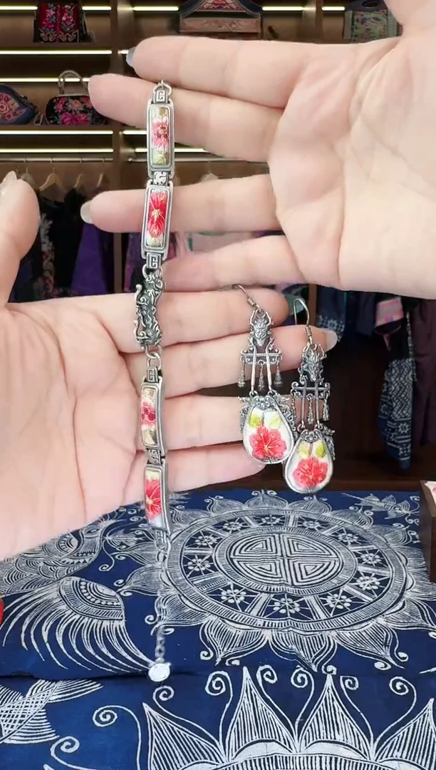 织绣81黔东南苗族刺绣