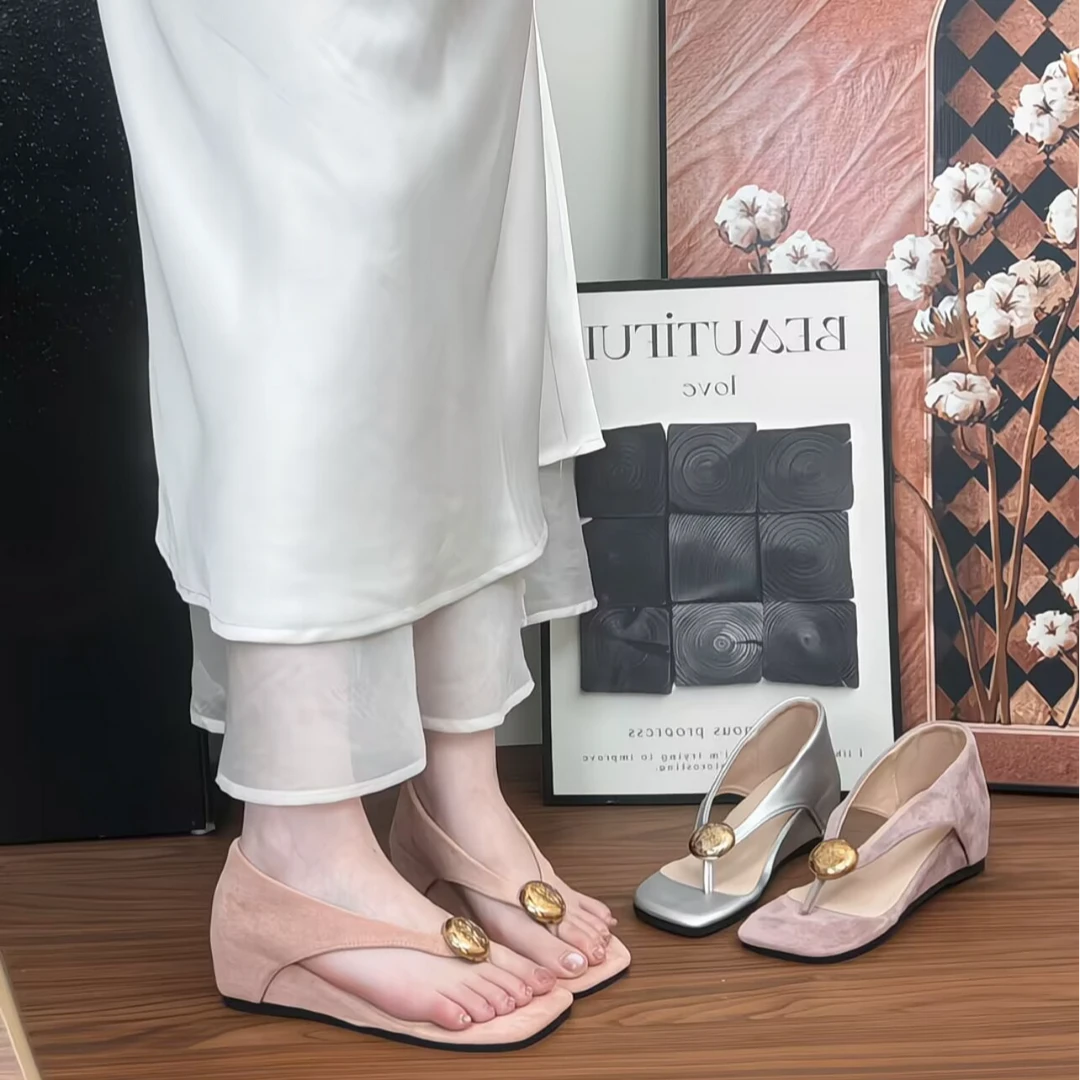 「五月初见」复古凉鞋外穿仙女风小个子内增高金属扣人字拖鞋女