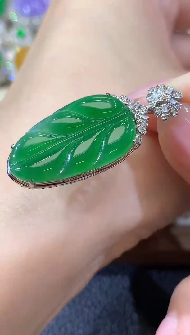 吊坠(不含链)18K金镶嵌翡翠D9