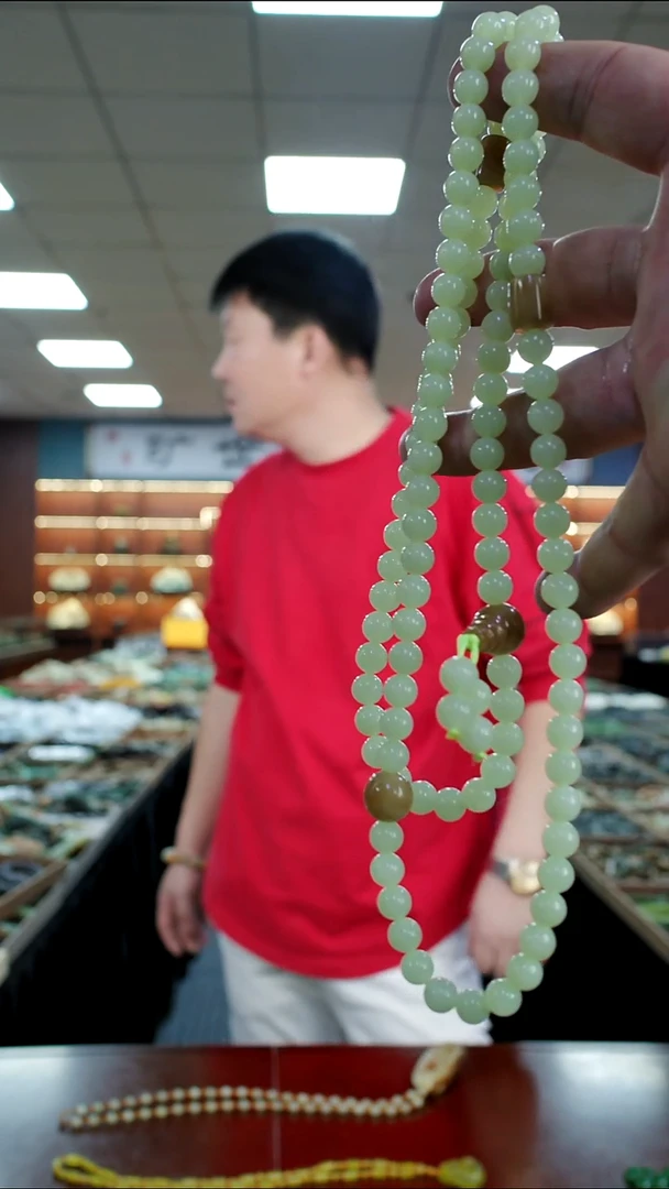 颈饰未镶嵌岫岩老玉（透闪石质玉）项链