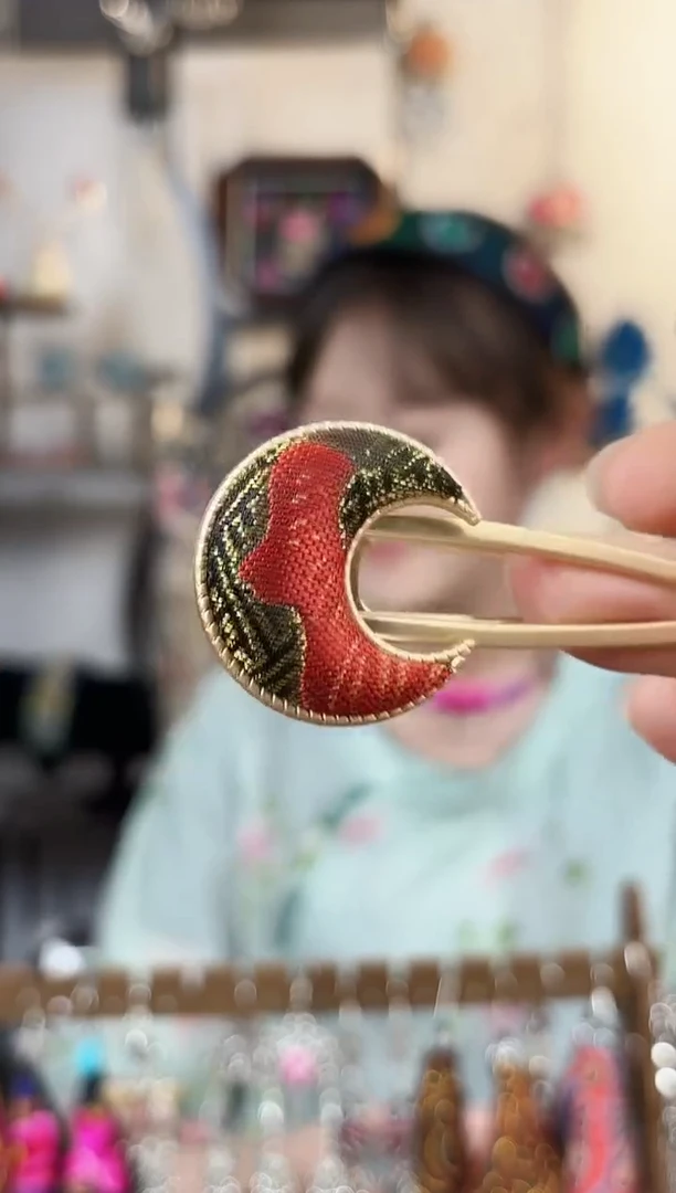 织绣彩云南阁非遗老绣饰品647