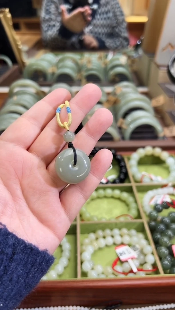 吊坠(赠链)未镶嵌和田玉思*且末料青白玉平安扣