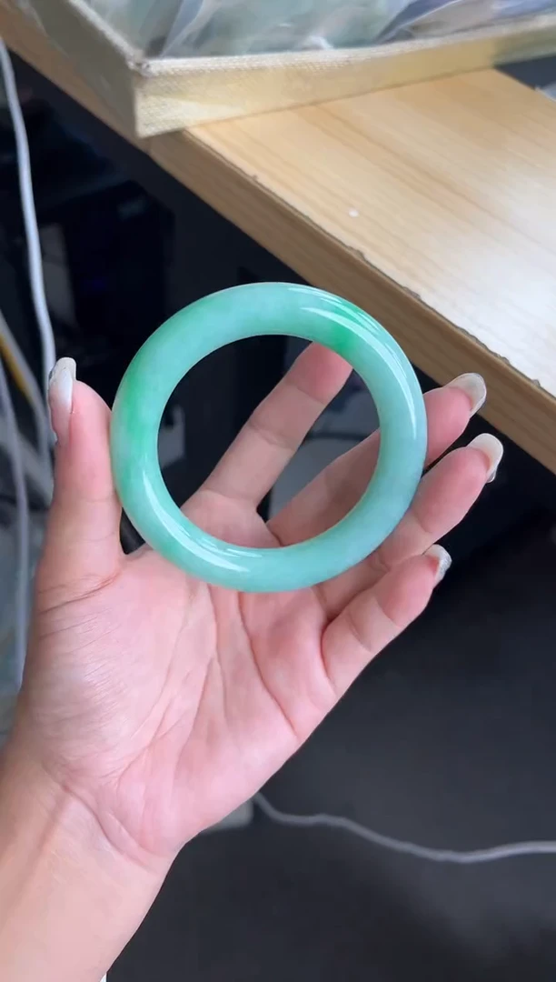 未镶嵌手镯翡翠手镯