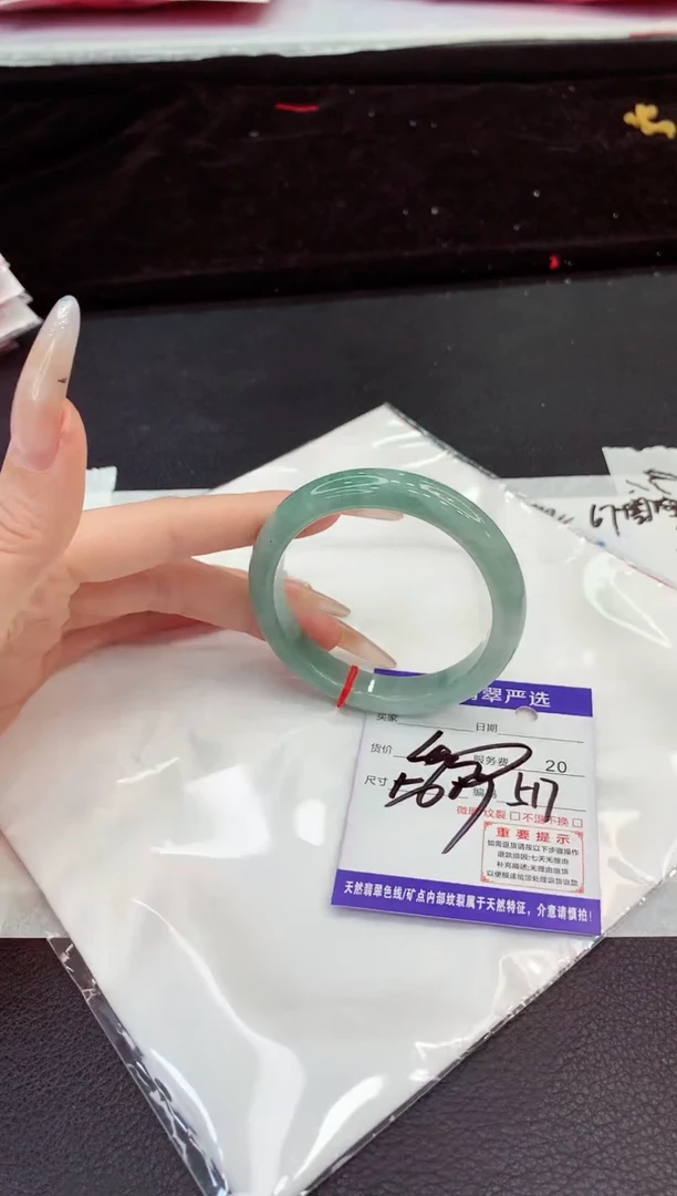 未镶嵌手镯翡翠1
