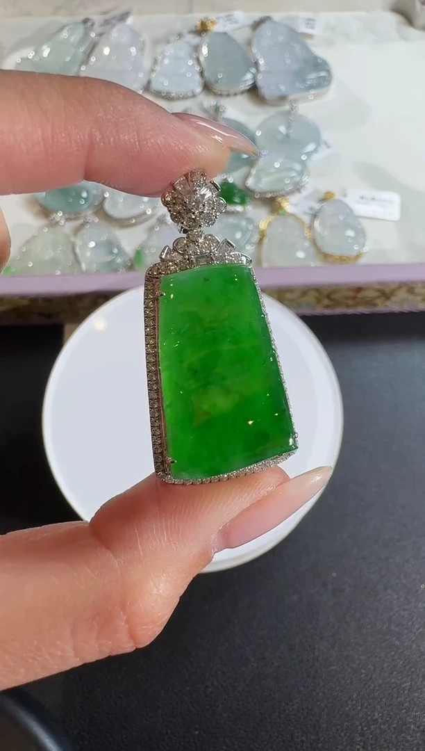 【闪购商品】翡翠吊坠(不含链)18K金镶嵌【源头工厂】钻石镶嵌