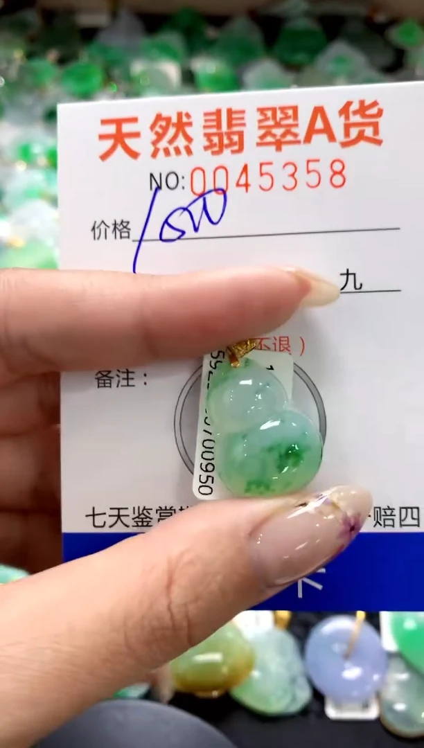 翡翠18K金镶嵌颈饰11111111111111111