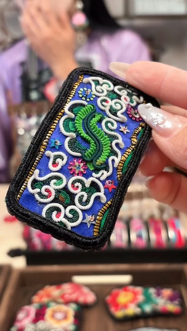 织绣非遗老绣饰品097