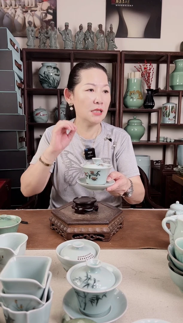 釉中彩 山茶花画 三才盖碗