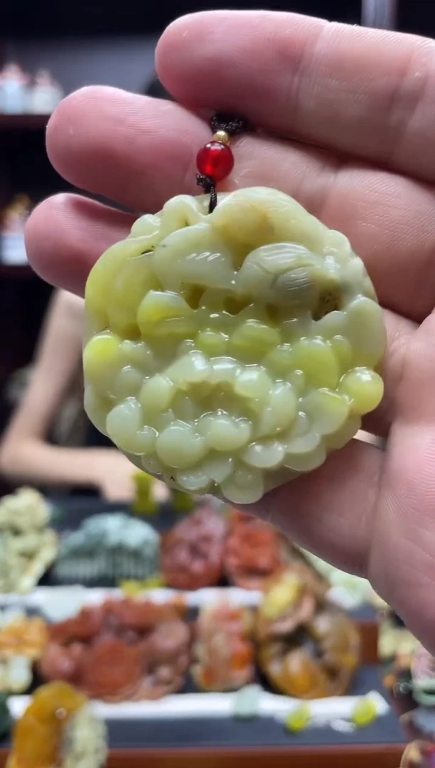 岫玉未镶嵌吊坠·