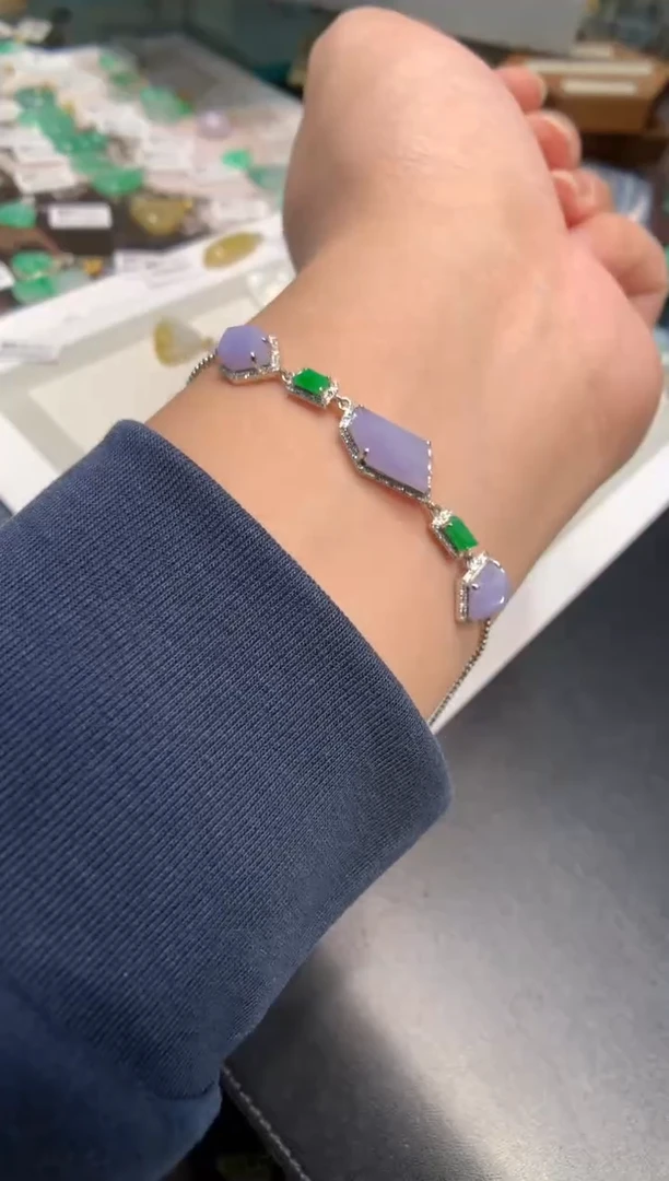 颈饰18K金镶嵌翡翠手链