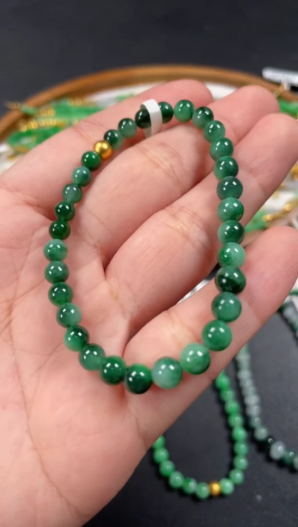 套链足金镶嵌翡翠一条   P268