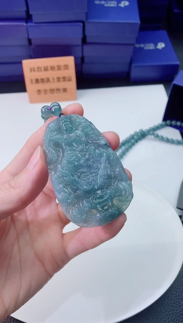 翡翠未镶嵌颈饰